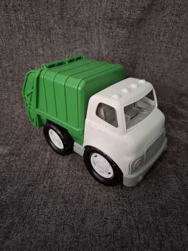 Big green recycling truck - green, /